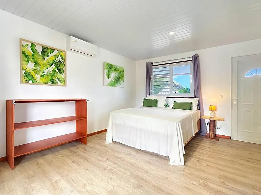 Free Canoes King Bed - Fare Vaihere Moorea 0*,  French Polynesia